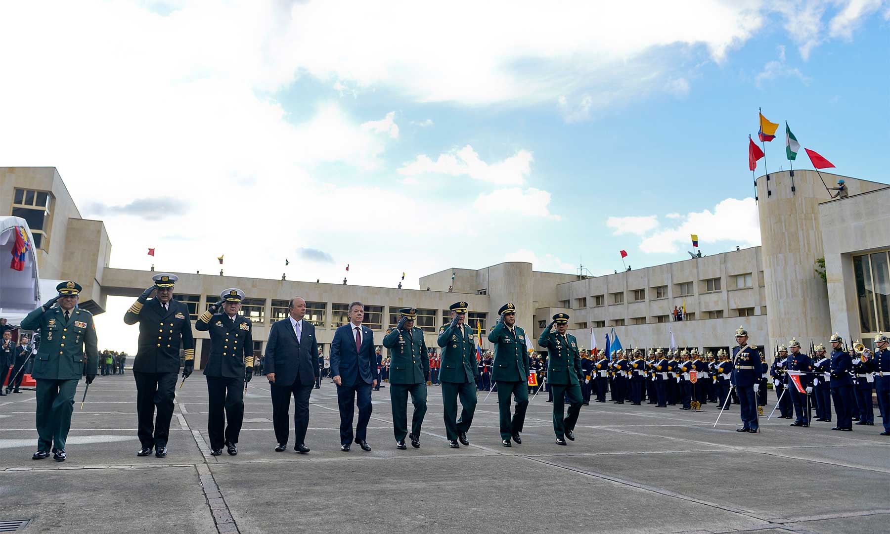 Imagen de apoyo de  Fuerzas Armadas recibiran los beneficios de la justicia transicional acordada en la Mesa de negociacion de La Habana asevero el Presidente Santos