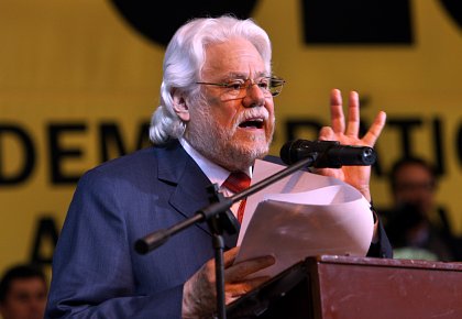 Imagen de apoyo de  El pergamino que la Corte Constitucional enviara a la Familia del Maestro Carlos Gaviria Diaz en honor a su memoria