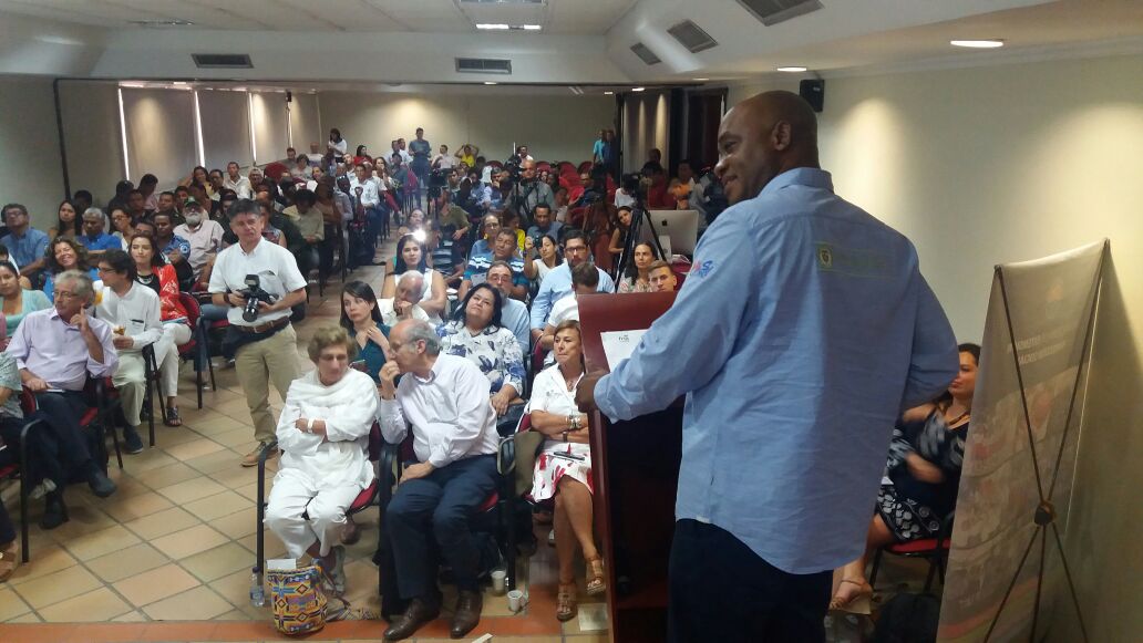 Imagen de apoyo de  La paz esta en nuestra naturaleza y nosotros somos pacificos Minambiente