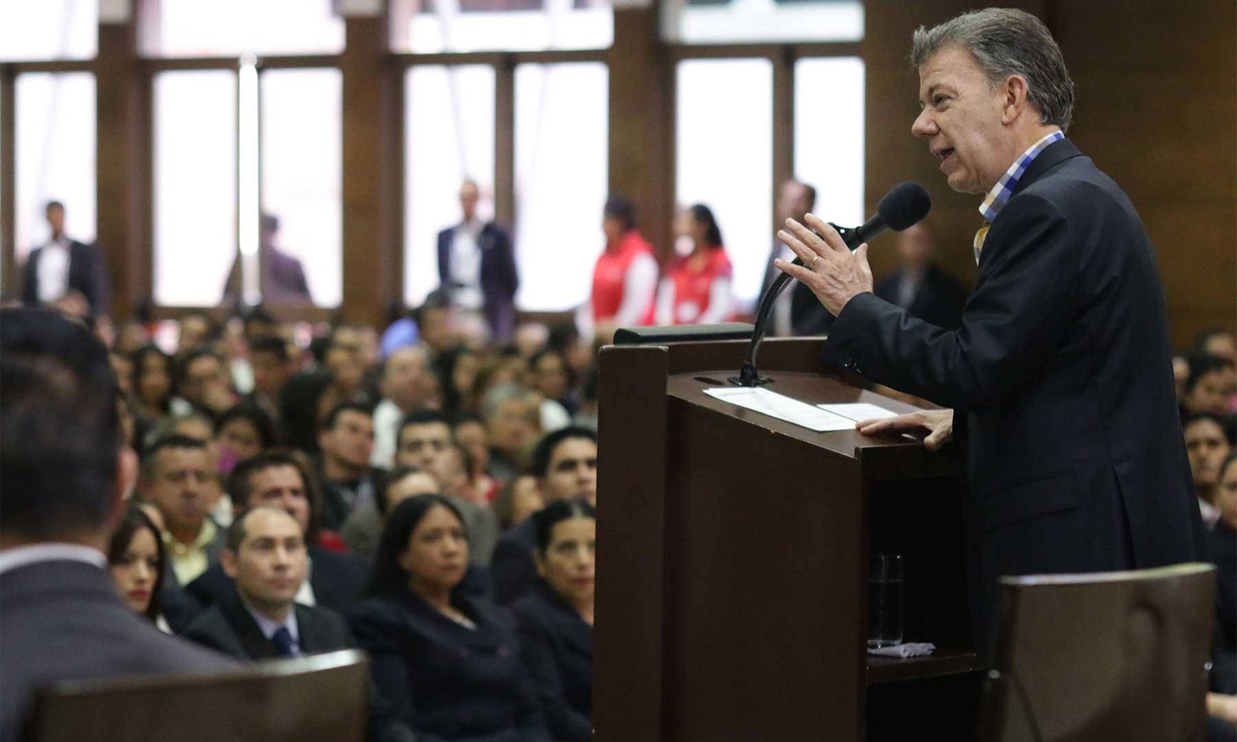 Imagen de apoyo de  Las victimas del conflicto me dan la energia para seguir adelante buscando la paz Presidente Santos