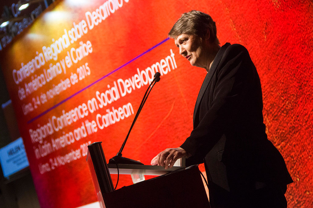 Imagen de apoyo de  Para erradicar la pobreza hay que invertir en las personas recomienda Helen Clark