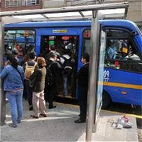Imagen de apoyo de Trabajadores del SITP capacitados para prestar mejor servicio a personas con movilidad reducida