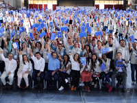 Imagen de apoyo de  Maestros pioneros de Antioquia reciben tabletas para su uso exclusivo y apoyo de la labor docente