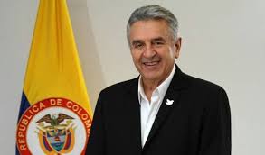 Imagen de apoyo de  Ministro Garzon en foro sobre democracia en las Americas