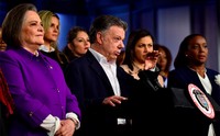 Imagen de apoyo de  Presidente Santos rinde homenaje a funcionarias lideres sociales y representantes de distintas etnias en el Dia de la Mujer