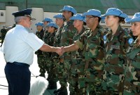 Imagen de apoyo de  Ban recibe informe sobre el funcionamiento de las Operaciones de Paz de la ONU