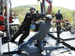 Imagen de apoyo de  Gobierno avanza en proceso de mitigar efectos de crisis del petroleo en los trabajadores