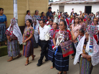 Imagen de apoyo de Los indigenas que se encuentran en los centros urbanos tienen a su favor tanto como los que permanecen en areas rurales cercanas a su origen los derechos al autogobierno