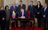 Imagen de apoyo de El Presidente Santos sanciono la Ley de Fortalecimiento de la Gobernabilidad de las Camaras de Comercio