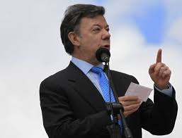Imagen de apoyo de Aqui hay un Gobierno que respeta los derechos de los trabajadores y siempre esta dispuesto a concertar Presidente Santos