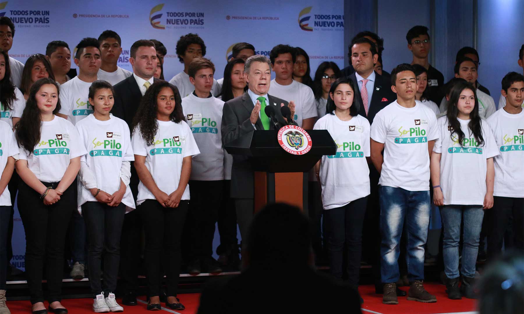 Imagen de apoyo de  Presidente Santos anuncia 10 mil becas mas al lanzar programa Ser Pilo Paga 3