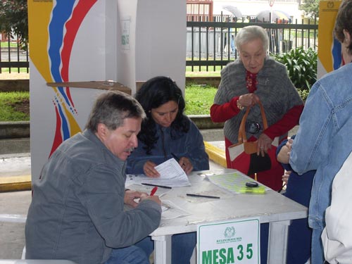 Imagen de apoyo de  Cuales son las facultades del presidente de jurado de votacion