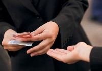 Imagen de apoyo de  La reubicacion laboral de un trabajador efectuada por el empleador no podra desmejorar el salario pactado en el contrato de trabajo vigente