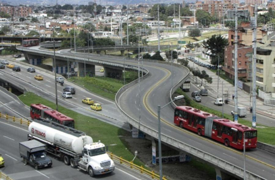 Imagen de apoyo de Pealosa en busca de mejorar la calidad del servicio de los taxistas